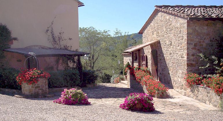 Ferme toscane entourée de collines près de Montefioralle